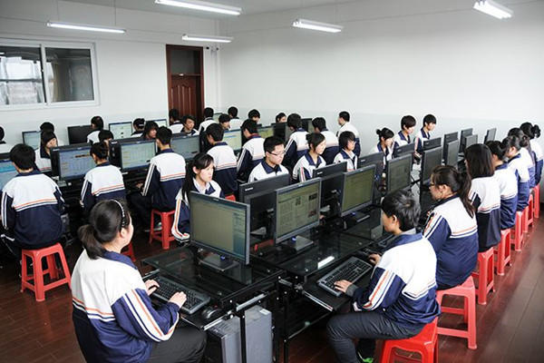 選擇計(jì)算機(jī)職業(yè)學(xué)校讓青春無(wú)悔