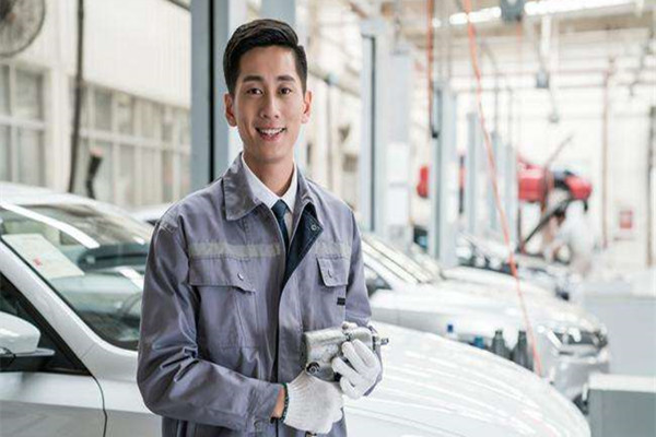 成都職業(yè)技術(shù)學(xué)校成就汽修明星丁帥