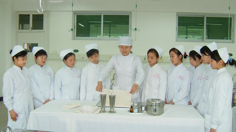 2019年樂(lè)山醫(yī)藥科技學(xué)校成都校區(qū)招生計(jì)劃