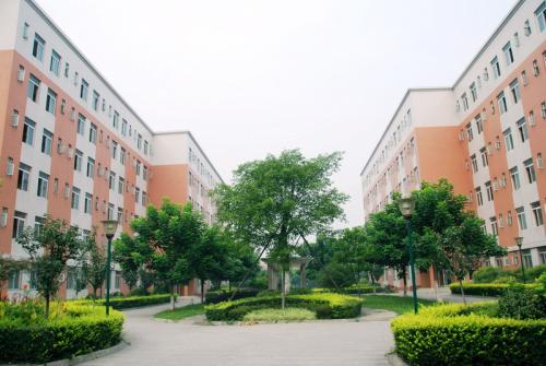 四川省信息工程學(xué)校學(xué)費(fèi)標(biāo)準(zhǔn)是多少