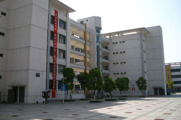 四川省工業(yè)貿易學校就業(yè)前景與2019年招生簡介