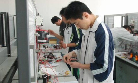 應(yīng)用電子技術(shù)專業(yè)