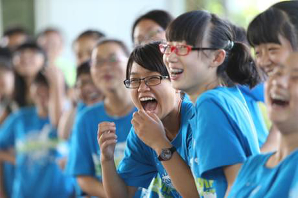 開懷大笑，青春年少