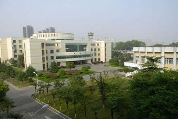 成都新運(yùn)職業(yè)學(xué)校