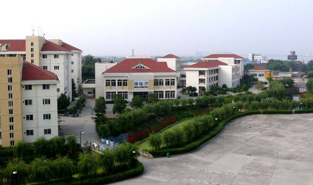 四川城市學(xué)院全圖