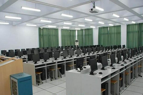 雅安職高學(xué)校