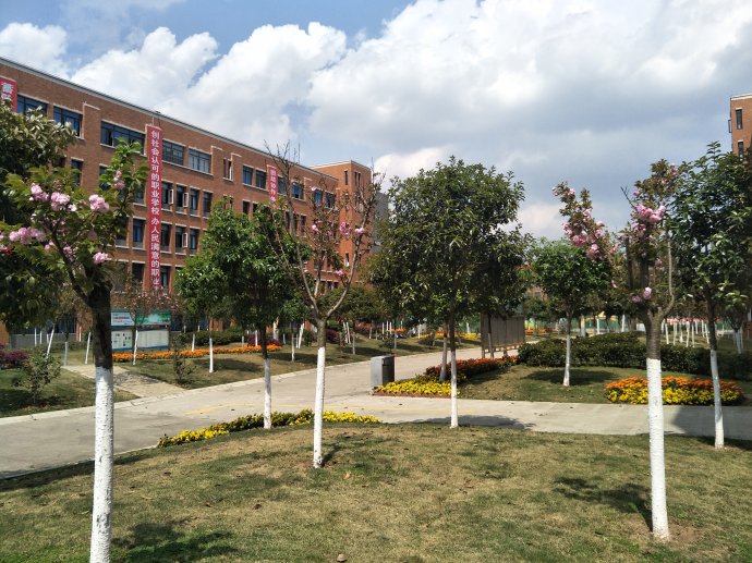 成都五月花高級(jí)技工學(xué)校環(huán)境