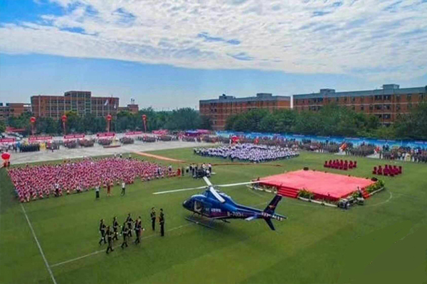 學(xué)校開(kāi)學(xué)典禮 學(xué)校開(kāi)學(xué)典禮