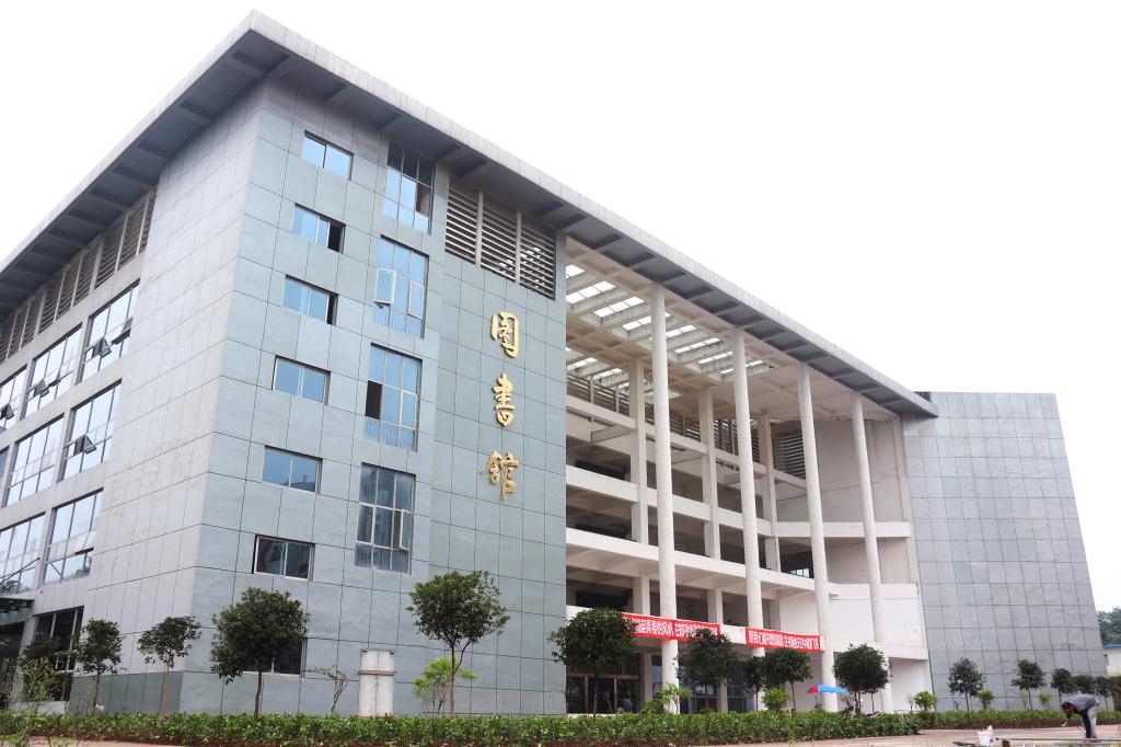 學(xué)校圖書館