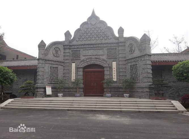 成都工業(yè)學(xué)院