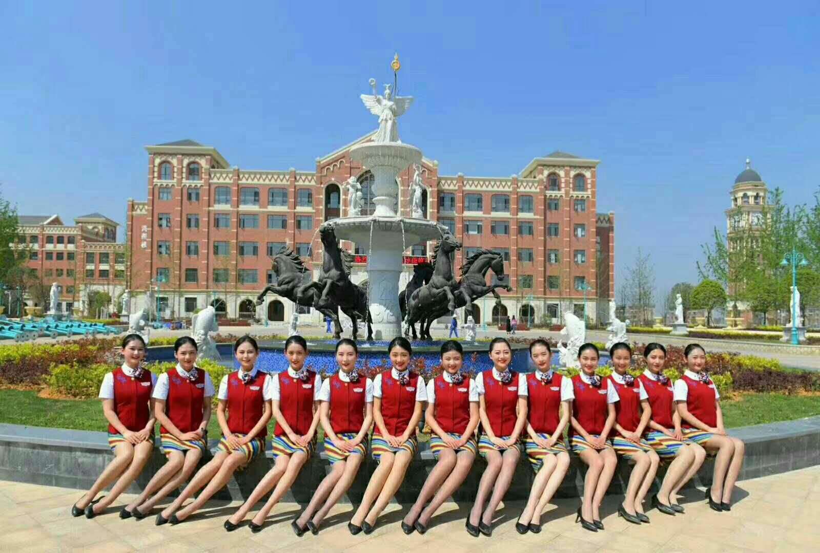 學(xué)校廣場(chǎng) 學(xué)校廣場(chǎng)