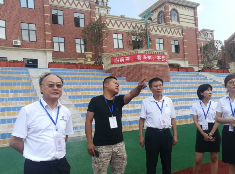 檢查運(yùn)動場地