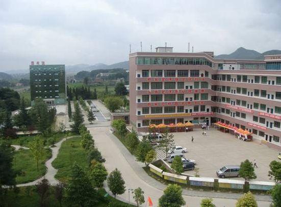 貴州城市職業(yè)學(xué)院校園景色 貴州城市職業(yè)學(xué)院校園景色