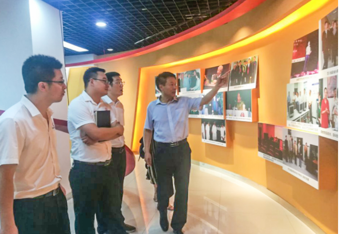 參觀成師校史展覽館 參觀成師校史展覽館