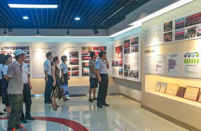 參觀成師校史展覽館 參觀成師校史展覽館