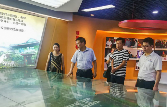 參觀成師校史展覽館 參觀成師校史展覽館