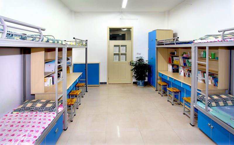 成都華大醫(yī)藥衛(wèi)生學(xué)校