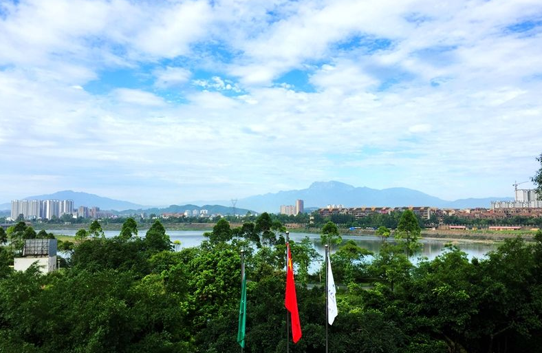 樂山醫(yī)藥科技學校校園風采 樂山醫(yī)藥科技學校校園風采