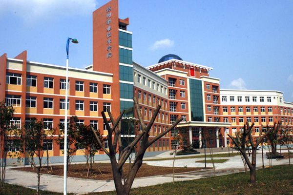 成都龍泉職業(yè)學(xué)校