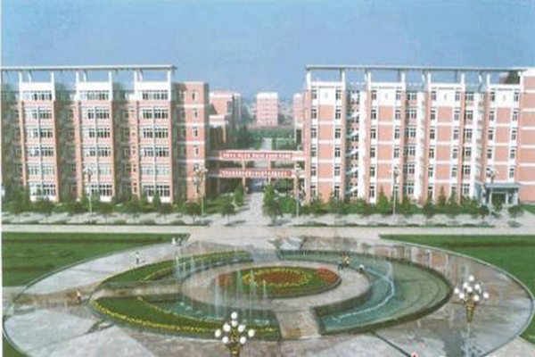 成都龍泉職業(yè)學(xué)校