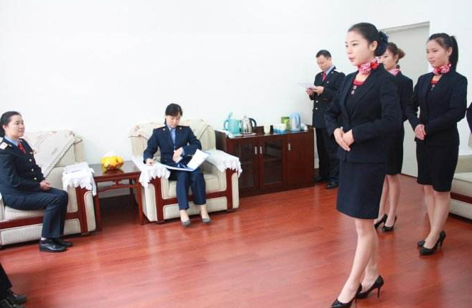 學生參加實習面試