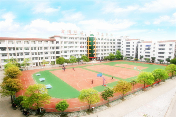 成都航空職業(yè)學(xué)校學(xué)費貴嗎