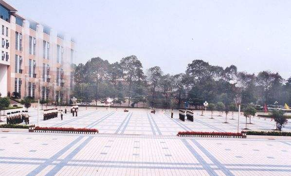 成都成醫(yī)一附院護士學(xué)校軍訓(xùn)