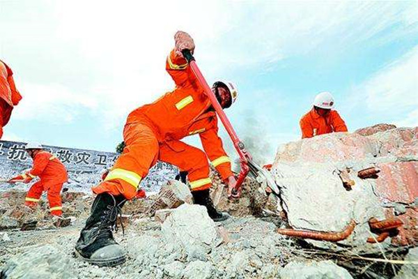 職業(yè)學(xué)校紀(jì)念抗震救災(zāi)