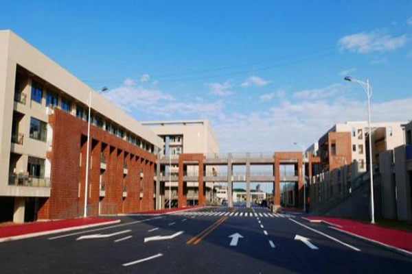 中等職業(yè)技術(shù)學校