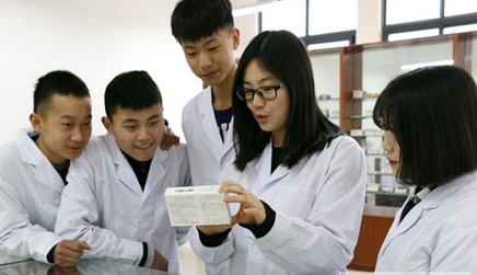 樂山市醫(yī)藥科技學校學生