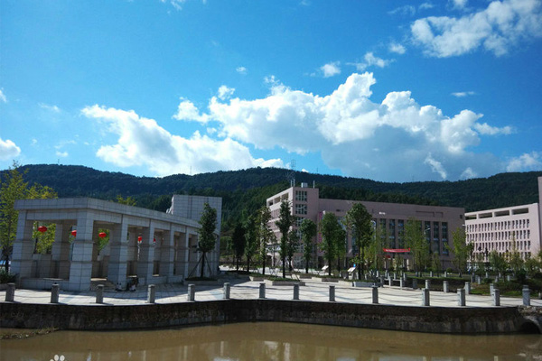 巴中職業(yè)學校