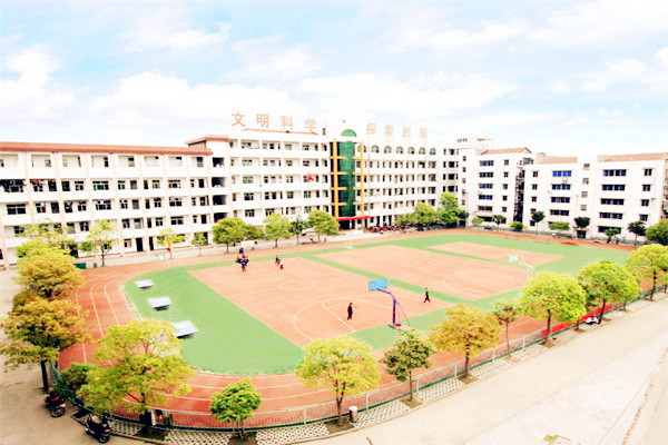 成都中專招生學(xué)費(fèi)貴嗎