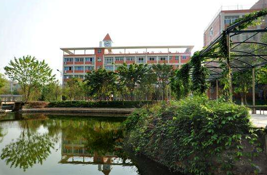 四川省中江縣職業(yè)中專(zhuān)學(xué)校一角