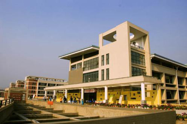 重慶職業(yè)學(xué)校 重慶職業(yè)學(xué)校