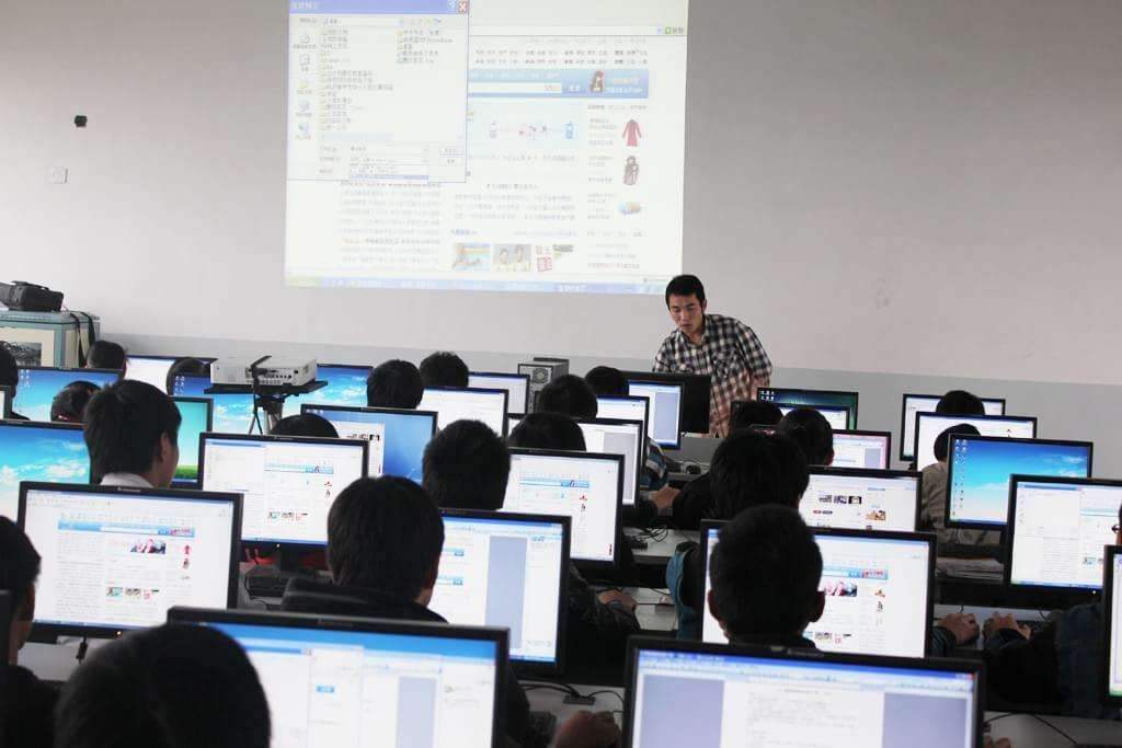 成都工程機(jī)電學(xué)校報(bào)名條件