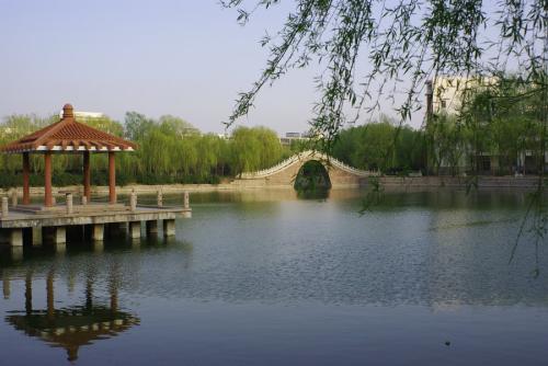 成都華大醫(yī)藥衛(wèi)生學校( 成都華大醫(yī)藥衛(wèi)生學校(